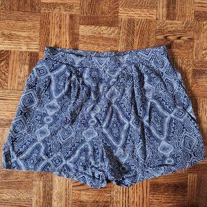 H&M Navy blue patterned shorts